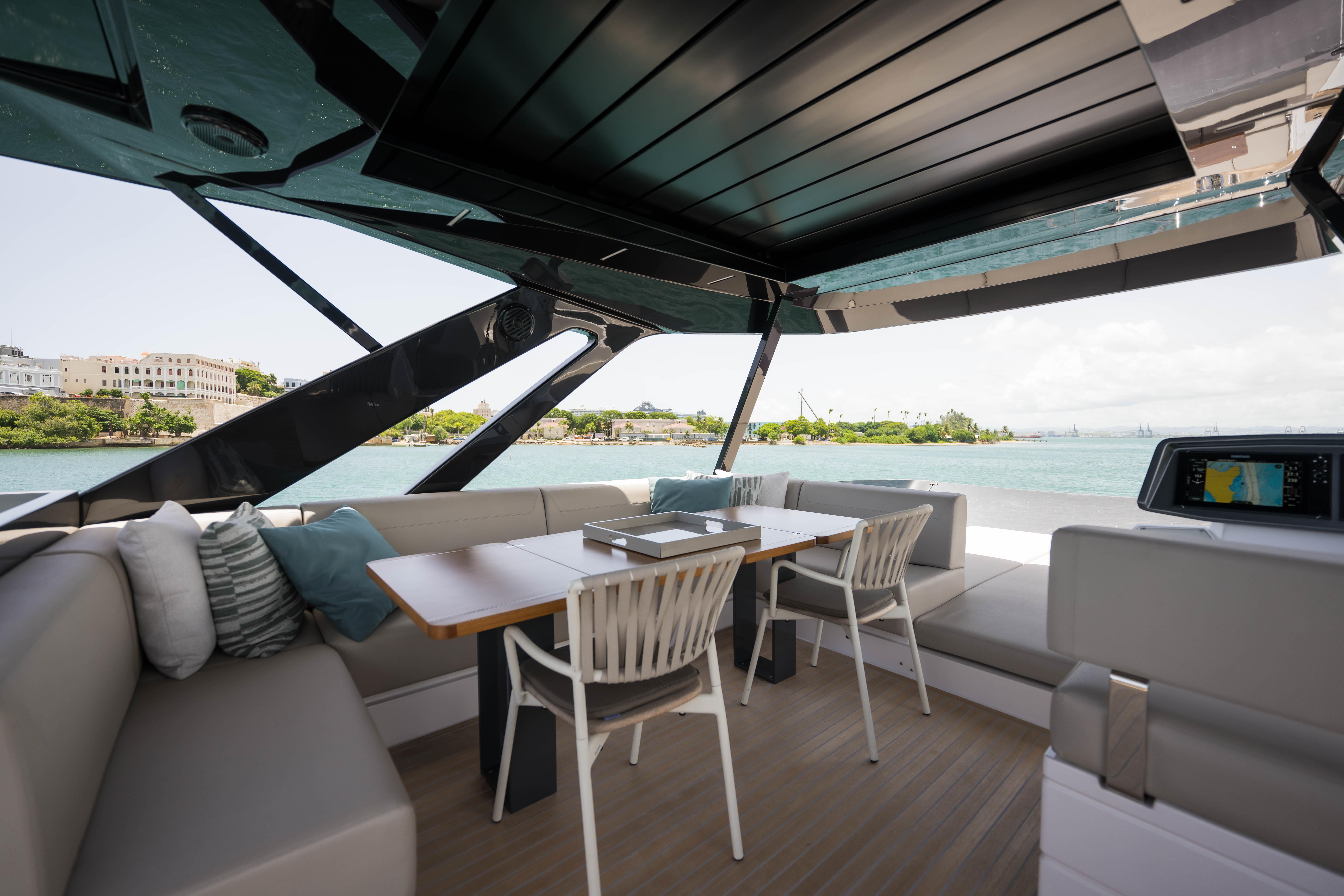 2023 FERRETTI YACHTS 720 